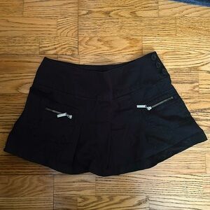 Juicy Couture Women’s Black Pleated Skirt Medium